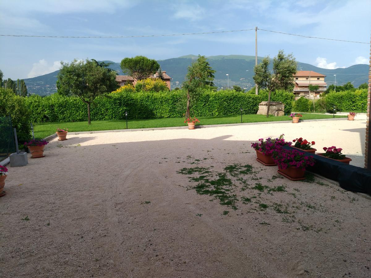 Agriturismo"Il Sagrato Di Assisi" Appartamenti,Camere Екстериор снимка